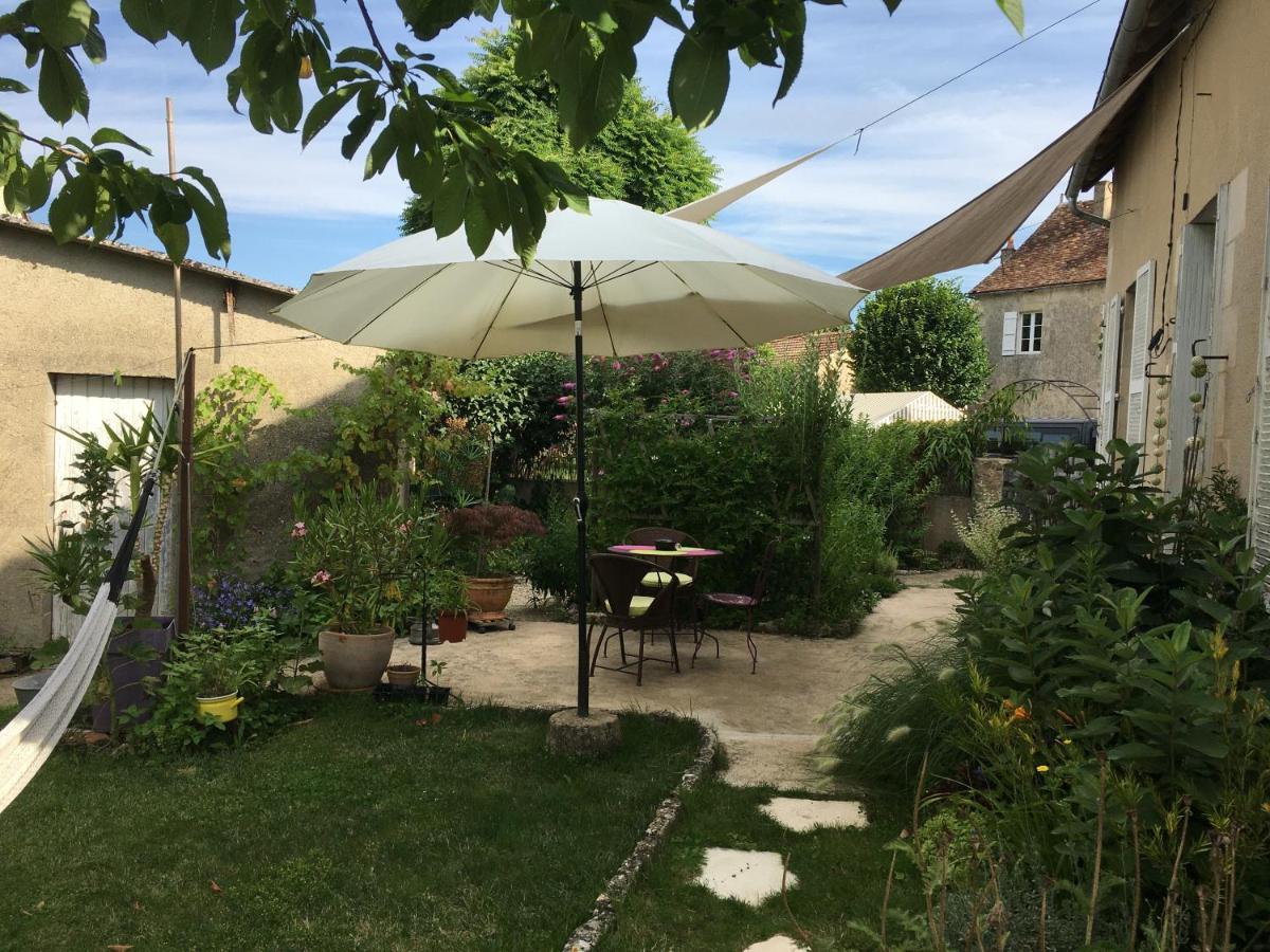 Angles-sur-lʼAnglin Chez Fred Avec Vue Sur Le Chateau מראה חיצוני תמונה