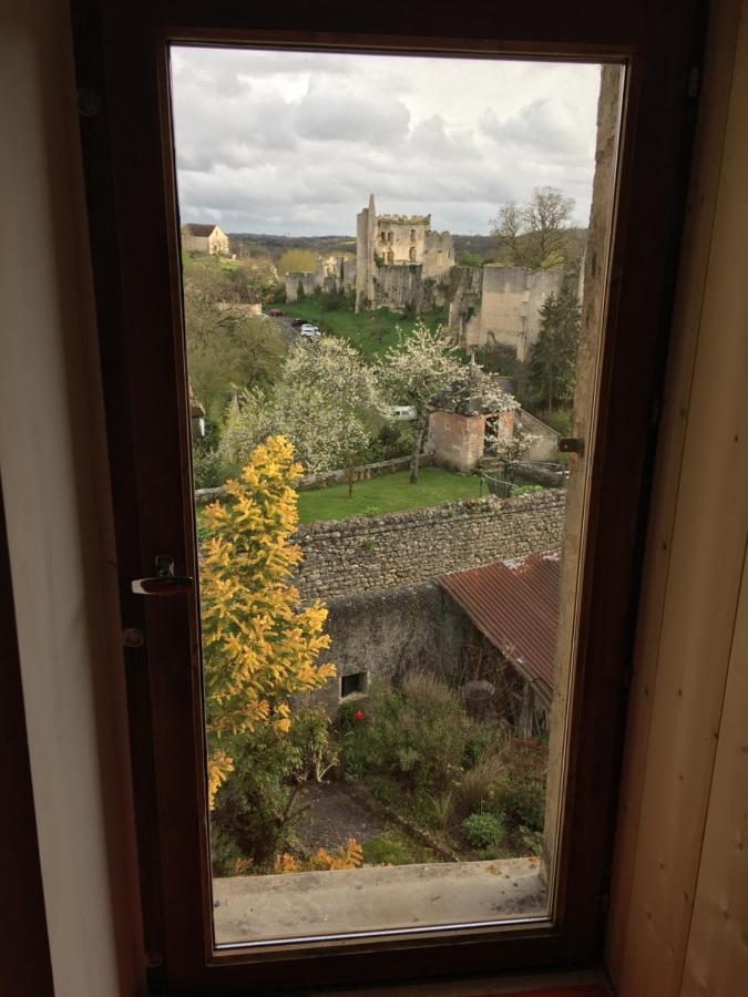 Angles-sur-lʼAnglin Chez Fred Avec Vue Sur Le Chateau מראה חיצוני תמונה